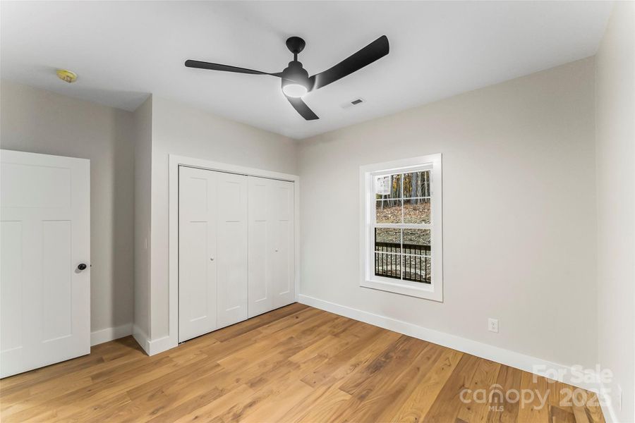 Spacious, unfurnished interior of a new home in , Nebo (Image 33).