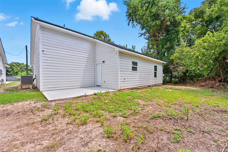 Front exterior of a new home in , Texas City, TX, highlighting curb appeal (Image 20). Front exterior of a new home in , Texas City, TX, highlighting curb appeal (Image 20).
