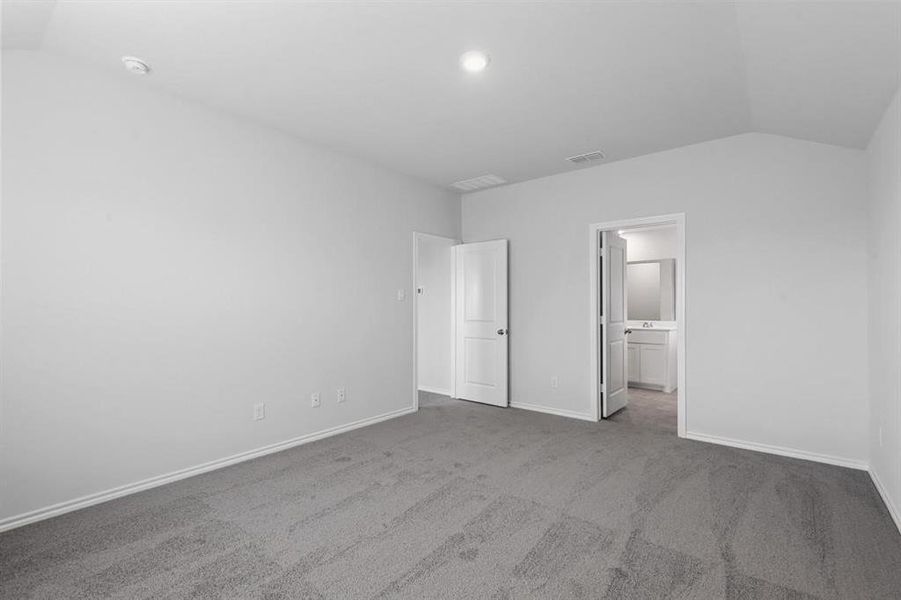 Spacious, unfurnished interior of a new home in , Fort Worth (Image 20).