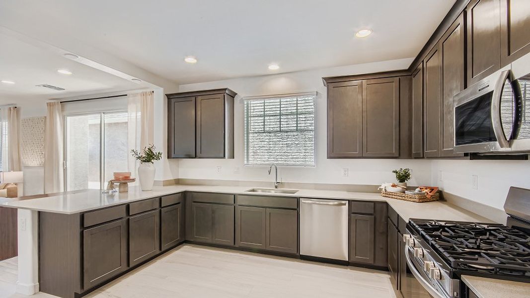 2020 Windsor Kitchen 3of4 F1 Base3 2020 Windsor Kitchen 3of4 F1 Base3