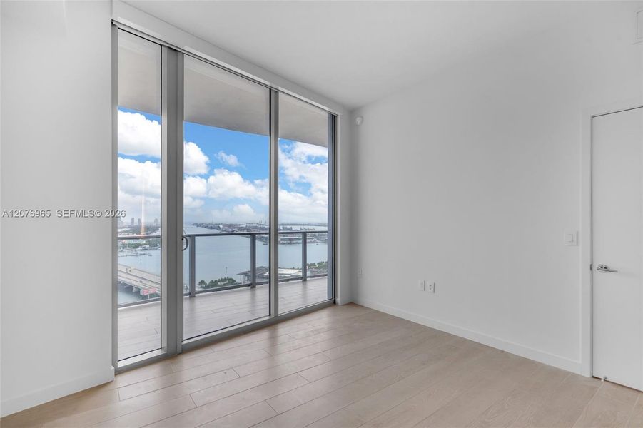 Spacious, unfurnished interior of a new home in , Miami (Image 31).