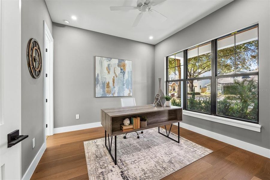 Furnished interior view inside a new home in , Orlando (Image 55).