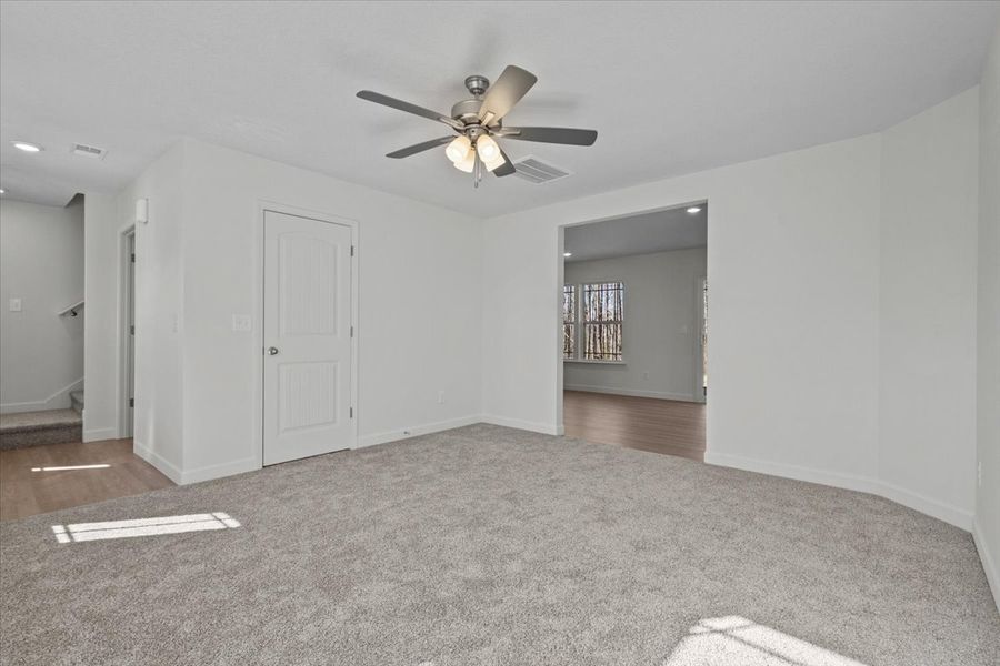 Representative unfurnished interior of a home built from the Roebuck by Enchanted Homes in Las Palomas Country Club Estates, La Vernia (Image 20).