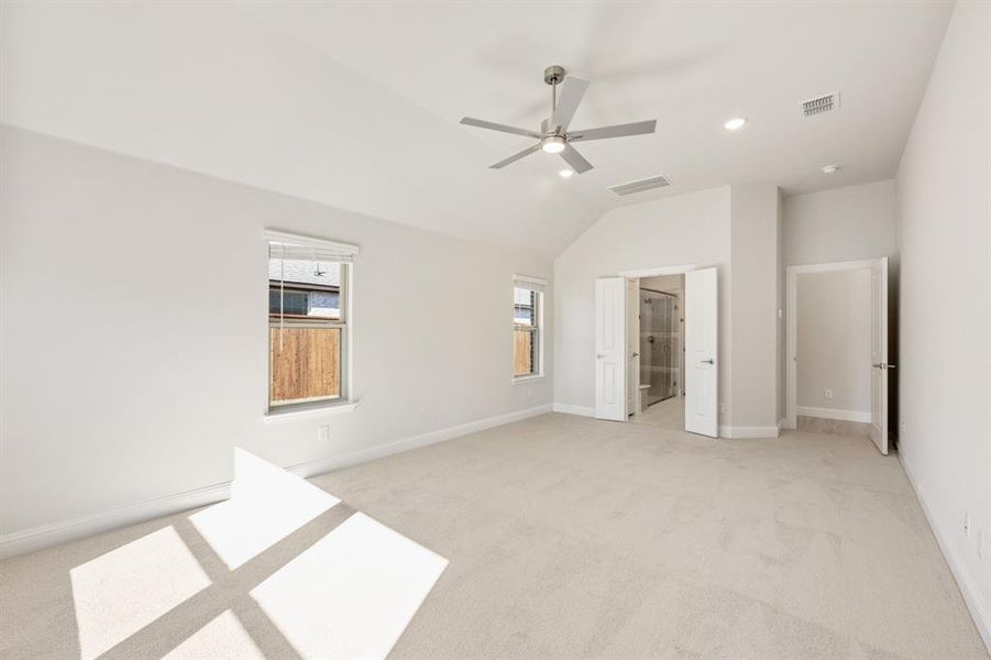 Spacious, unfurnished interior of a new home in Terracina, Rockwall (Image 28).