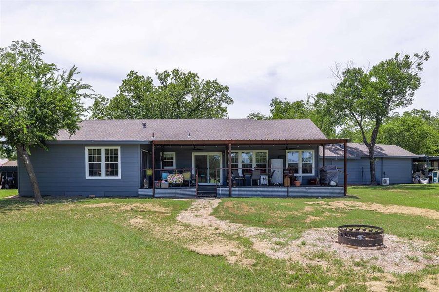 Exterior details and patio area of a home in , Brownwood (Image 20).