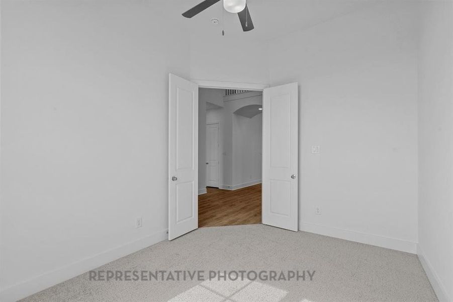 Spacious, unfurnished interior of a new home in Ridge Crossing, Waxahachie (Image 29).