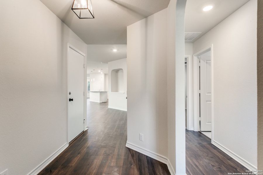 Spacious, unfurnished interior of a new home in The Canyons at Amhurst, San Antonio (Image 23). Spacious, unfurnished interior of a new home in The Canyons at Amhurst, San Antonio (Image 23).