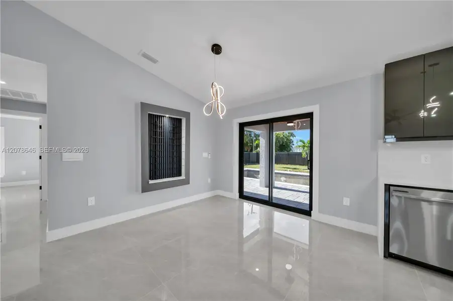 Spacious, unfurnished interior of a new home in , Cape Coral (Image 28).