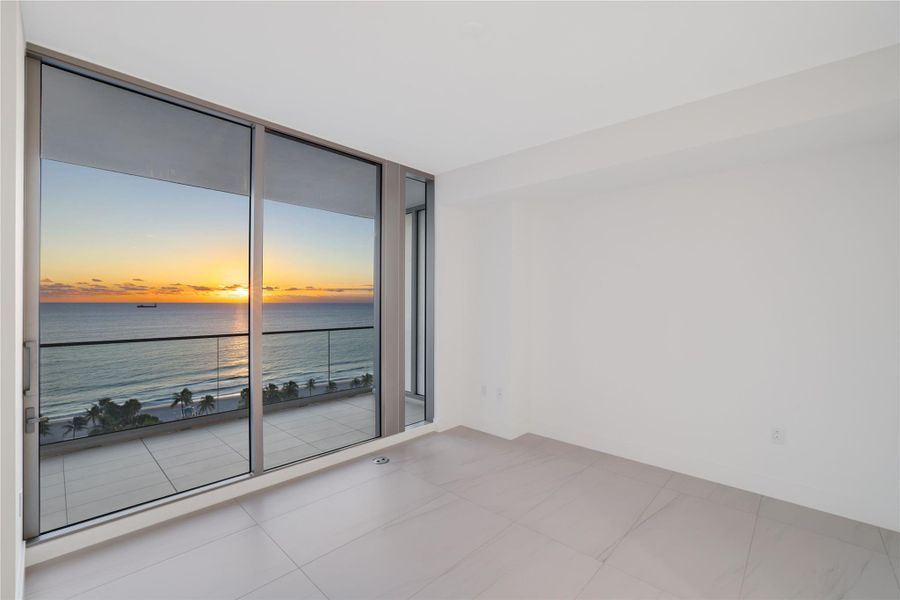 Spacious, unfurnished interior of a new home in , Fort Lauderdale (Image 37).