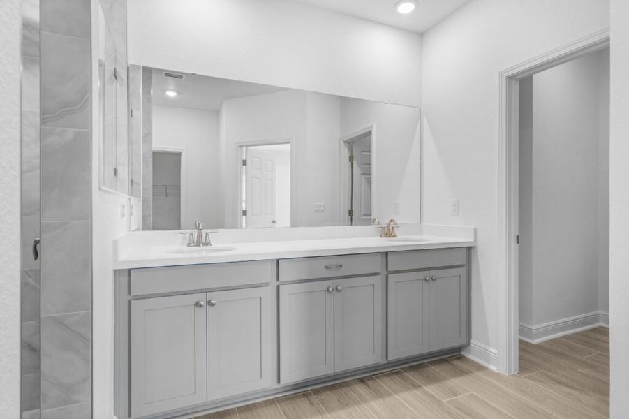 Furnished interior view inside a new home in Lake Merial, Panama City (Image 4).