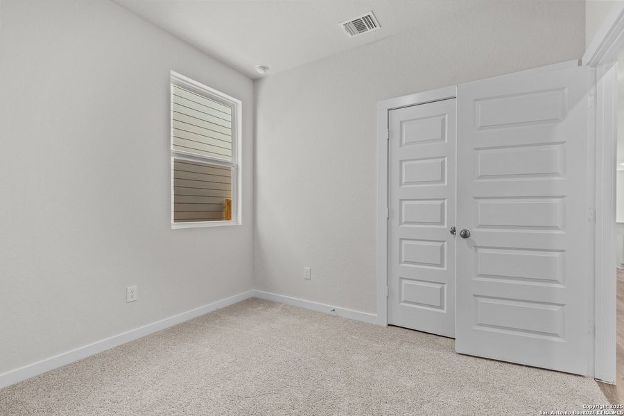 Spacious, unfurnished interior of a new home in Hacienda, San Antonio (Image 16).