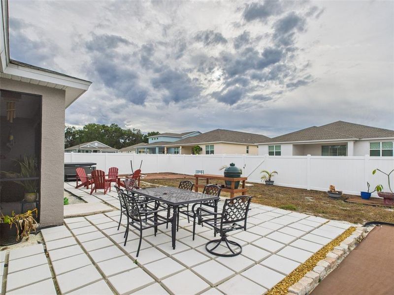 Exterior details and patio area of a home in Calesa Township, Ocala (Image 3).