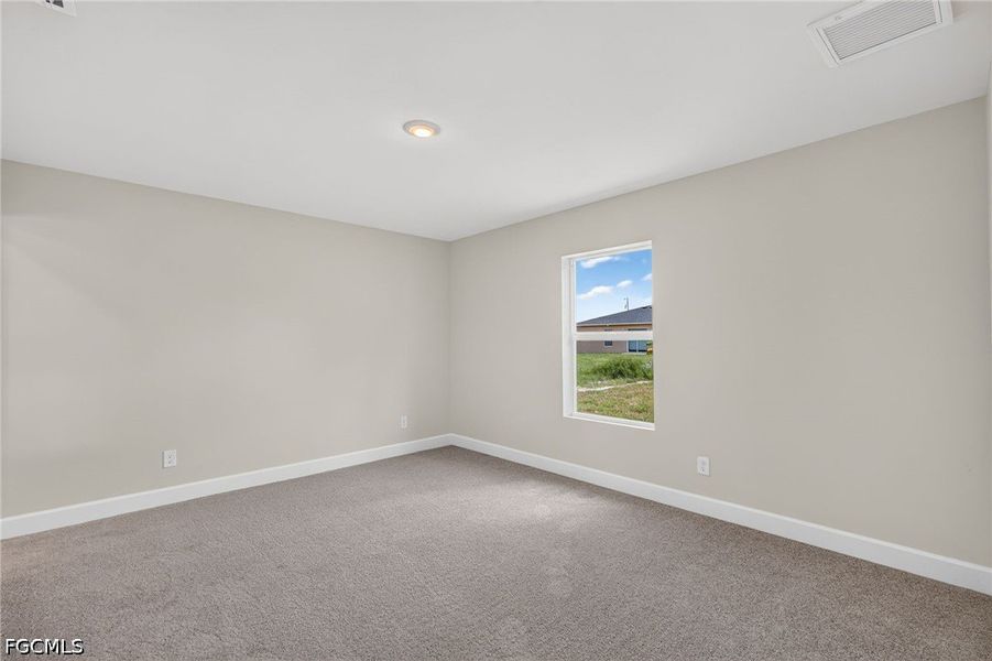 Spacious, unfurnished interior of a new home in Cape Coral, Cape Coral (Image 21).