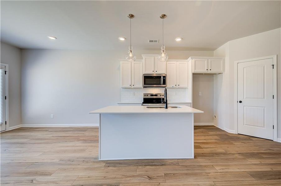 Furnished interior view inside a new home in Chapel Hill, Newnan (Image 6).