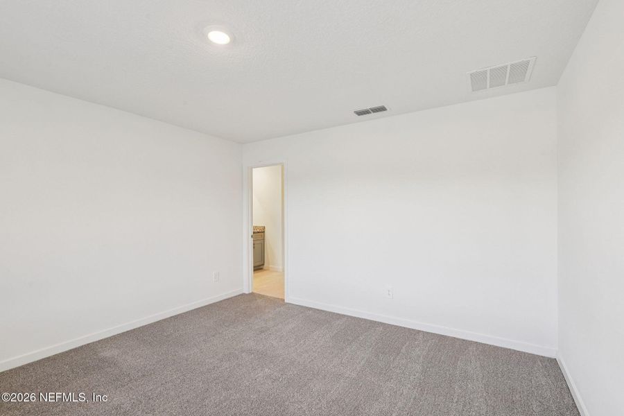 Spacious, unfurnished interior of a new home in Kings Preserve, Jacksonville (Image 29).