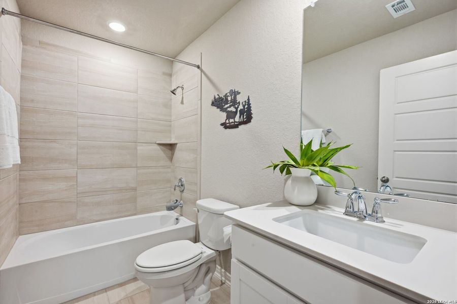 Furnished interior view inside a new home in Fox Falls, Boerne (Image 27).