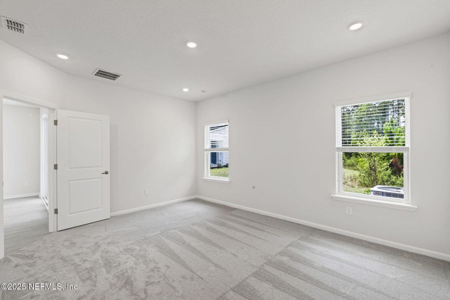 Spacious, unfurnished interior of a new home in Beacon Lake, St. Augustine (Image 41).