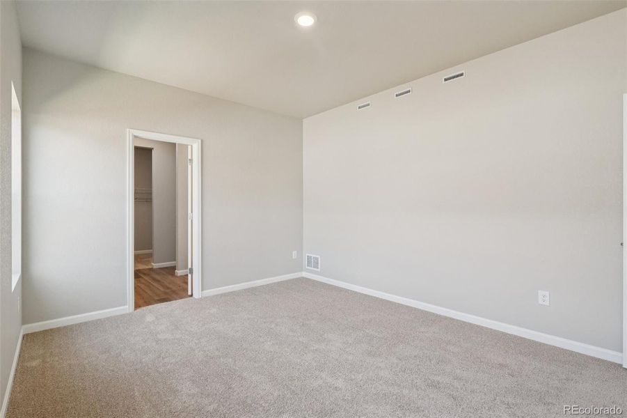 Spacious, unfurnished interior of a new home in Wolf Creek Run, Strasburg (Image 25).