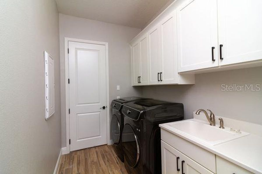 Furnished interior view inside a new home in , Leesburg (Image 5).