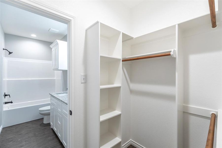 Furnished interior view inside a new home in , Abilene (Image 9).