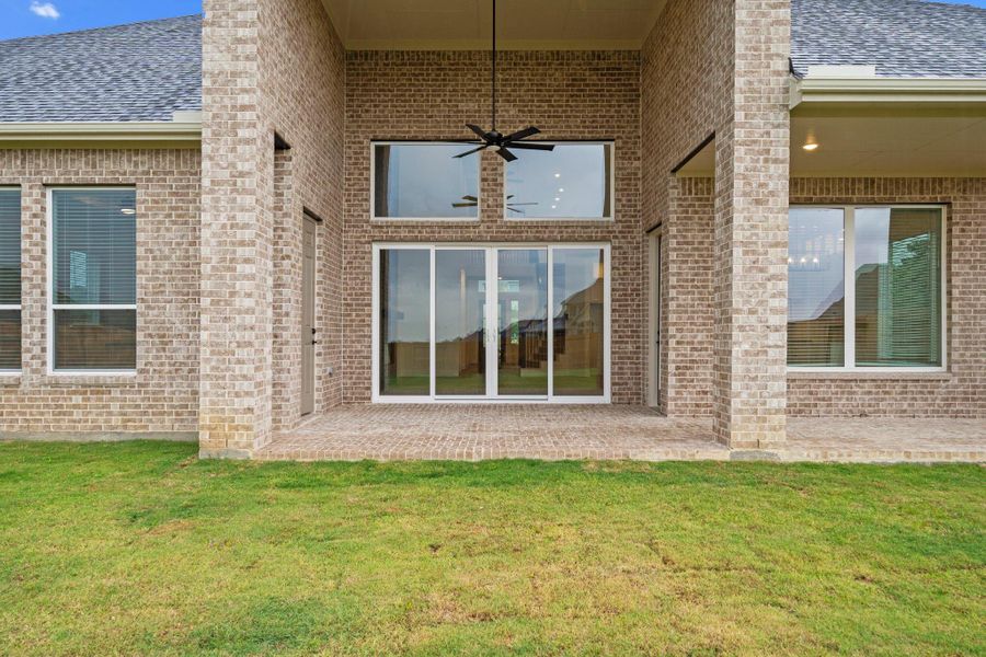 Exterior details and patio area of a home in Briarley, Montgomery (Image 25).