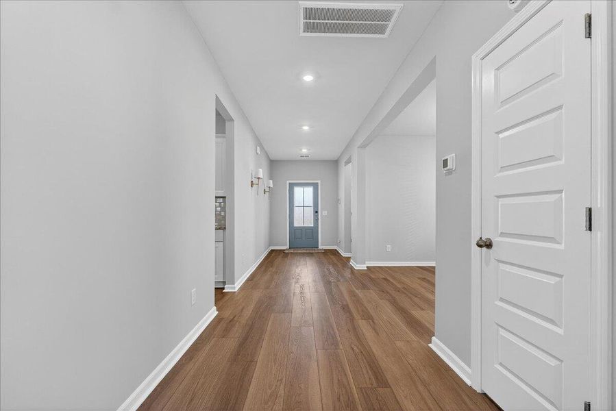 Spacious, unfurnished interior of a new home in Sweetgrass at Summers Corner, Summerville (Image 35).