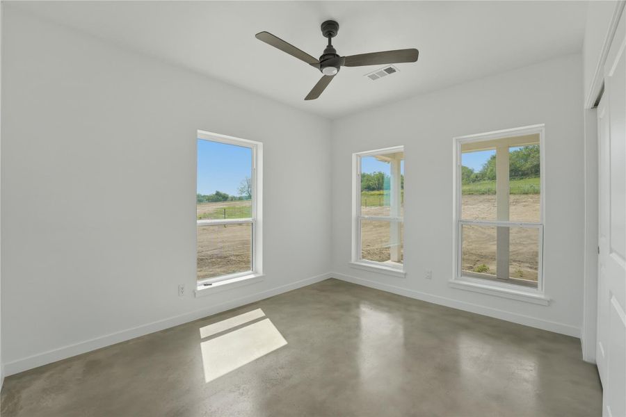 Spacious, unfurnished interior of a new home in , La Grange (Image 9).