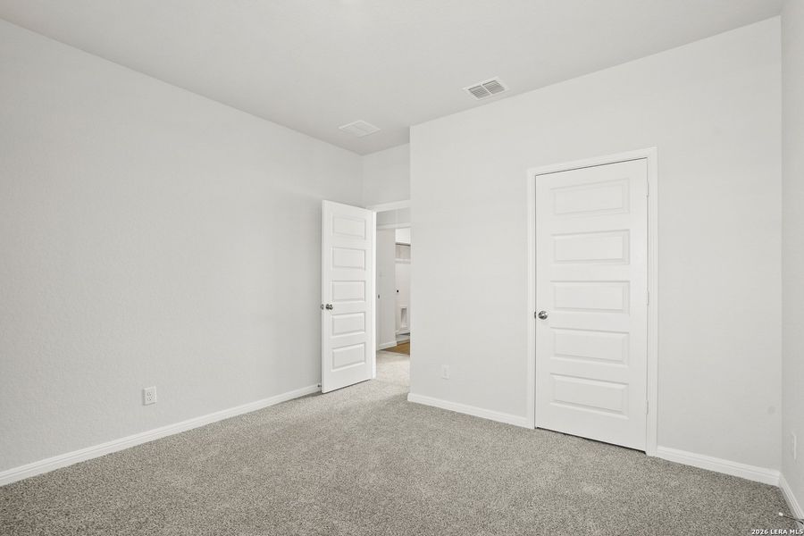 Spacious, unfurnished interior of a new home in Melissa Ranch, San Antonio (Image 28).