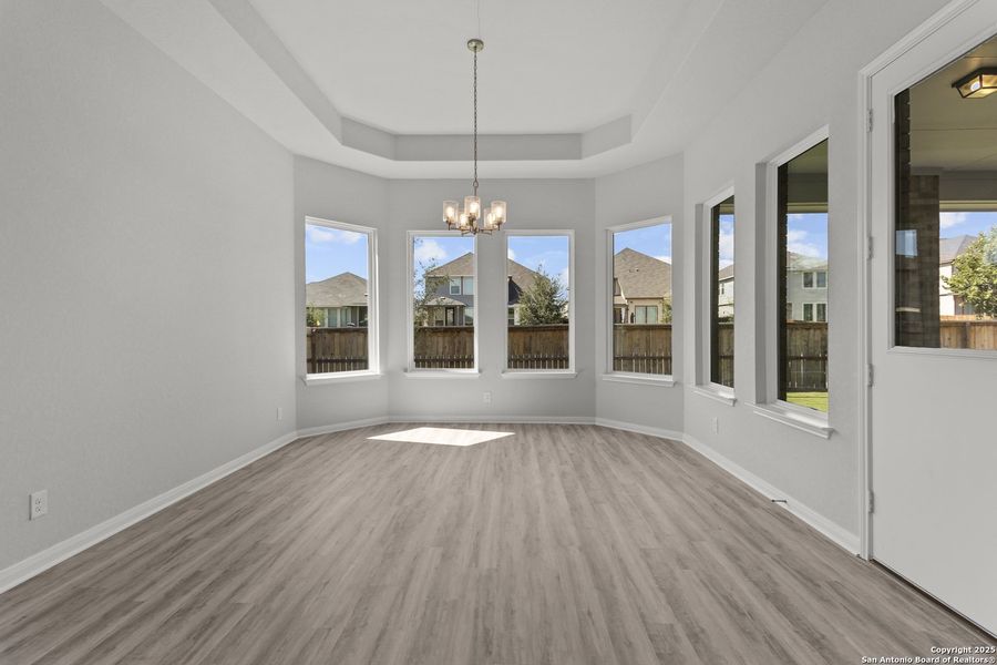 Spacious, unfurnished interior of a new home in Stillwater Ranch 60', San Antonio (Image 31).