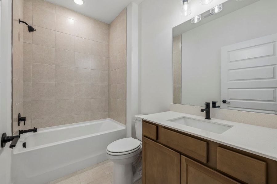 Furnished interior view inside a new home in Del Webb Barton Village, Lebanon (Image 13).