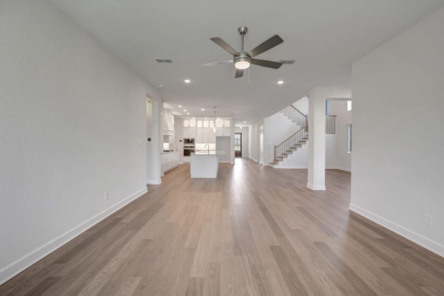 Spacious, unfurnished interior of a new home in Riceland - Summit Collection, Mont Belvieu (Image 24).