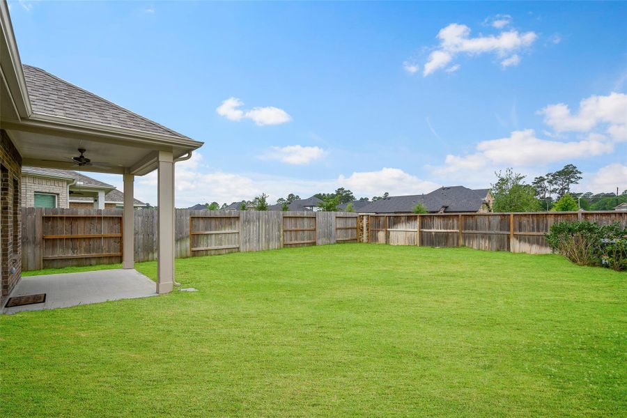 Exterior details and patio area of a home in Sorella, Tomball (Image 3).