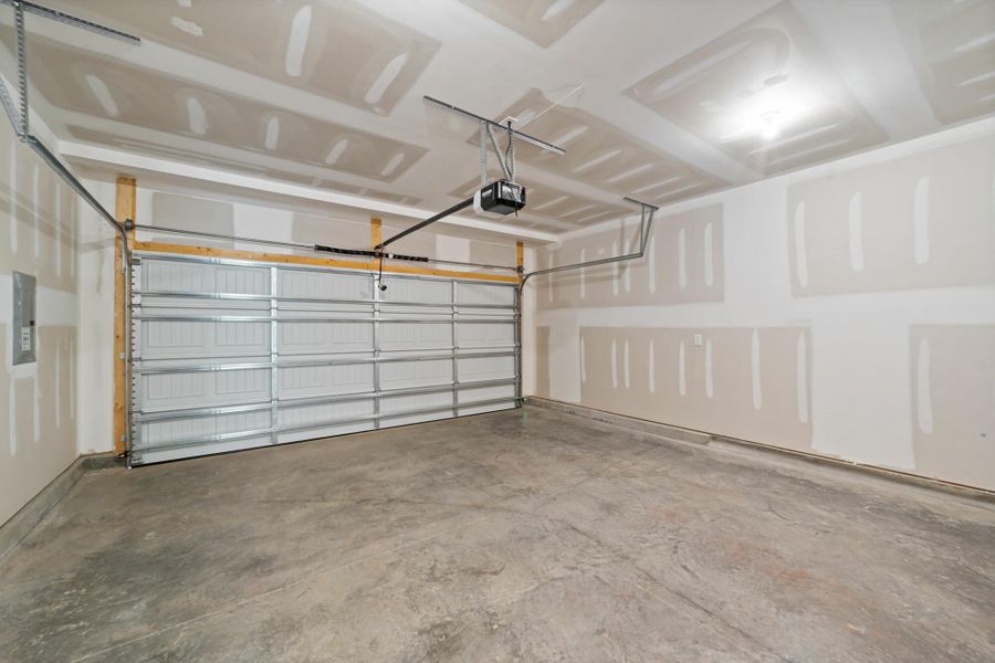 Spacious, unfurnished interior of a new home in Harbor Crossing, Greensboro (Image 30).