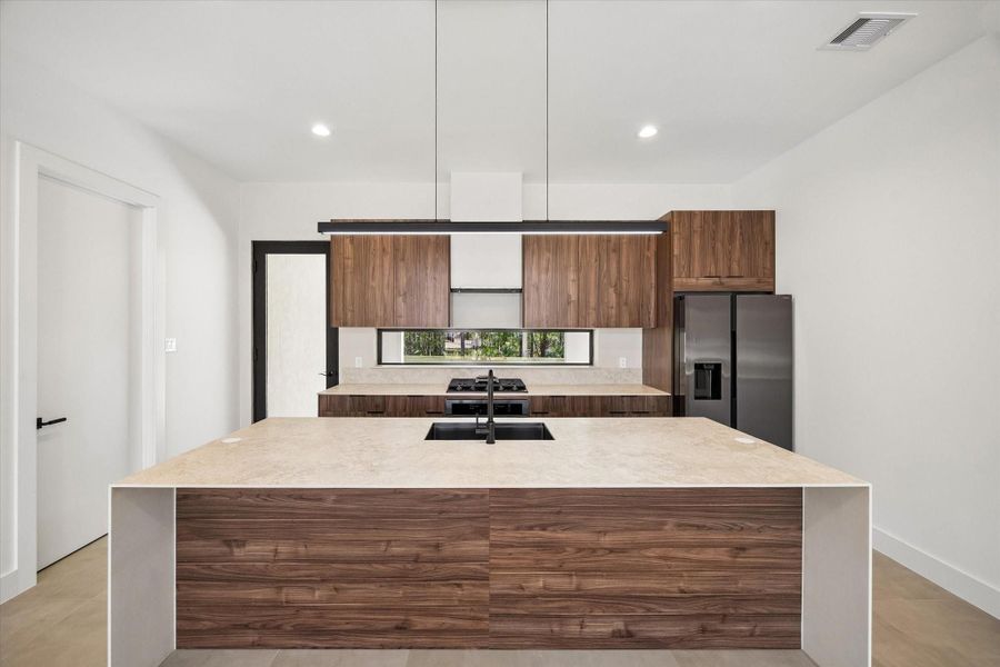 Furnished interior view inside a new home in , Conroe (Image 9).