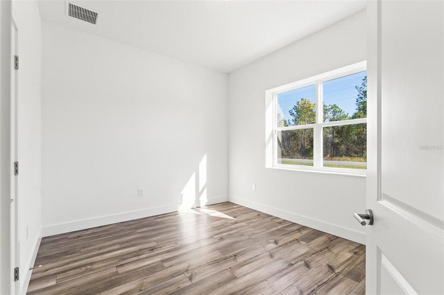 Spacious, unfurnished interior of a new home in , Weeki Wachee (Image 23).
