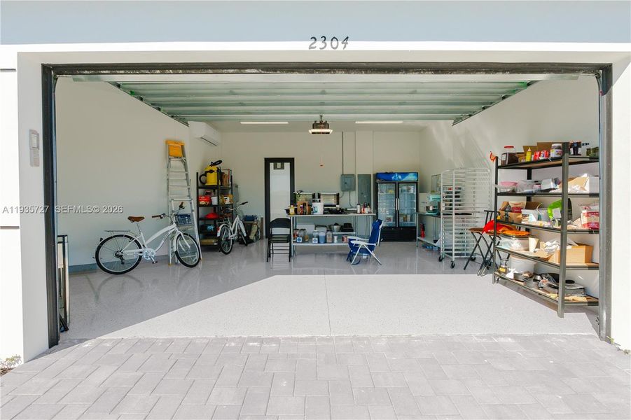 Exterior details and patio area of a home in , Cape Coral (Image 4).