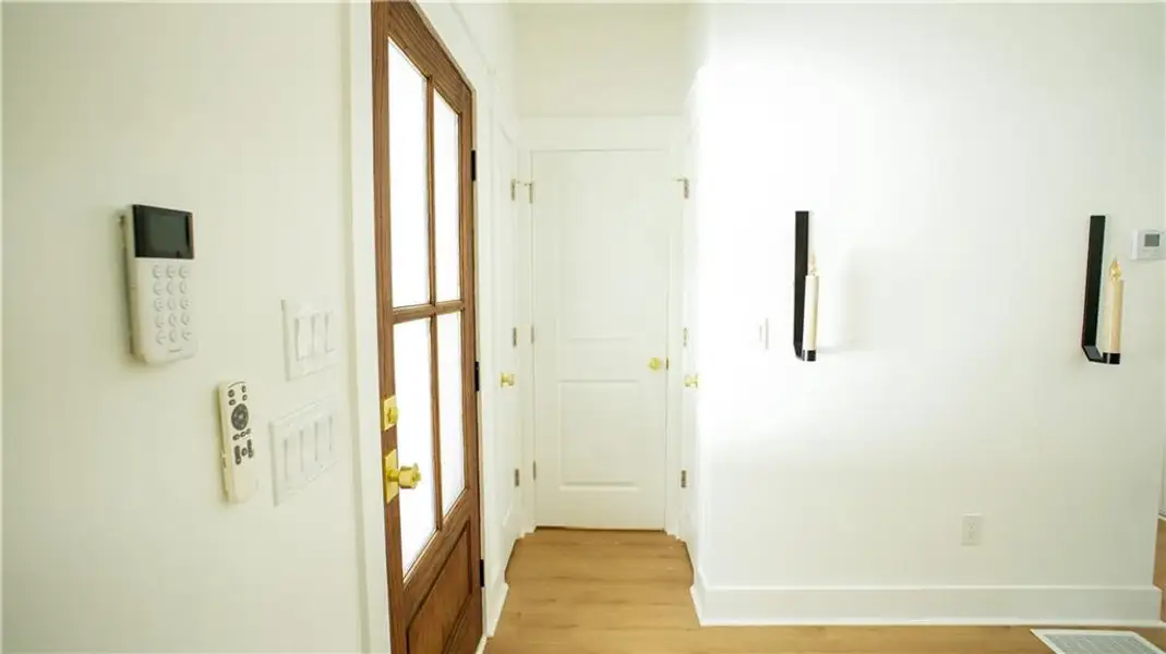 Spacious, unfurnished interior of a new home in , Atlanta (Image 15).