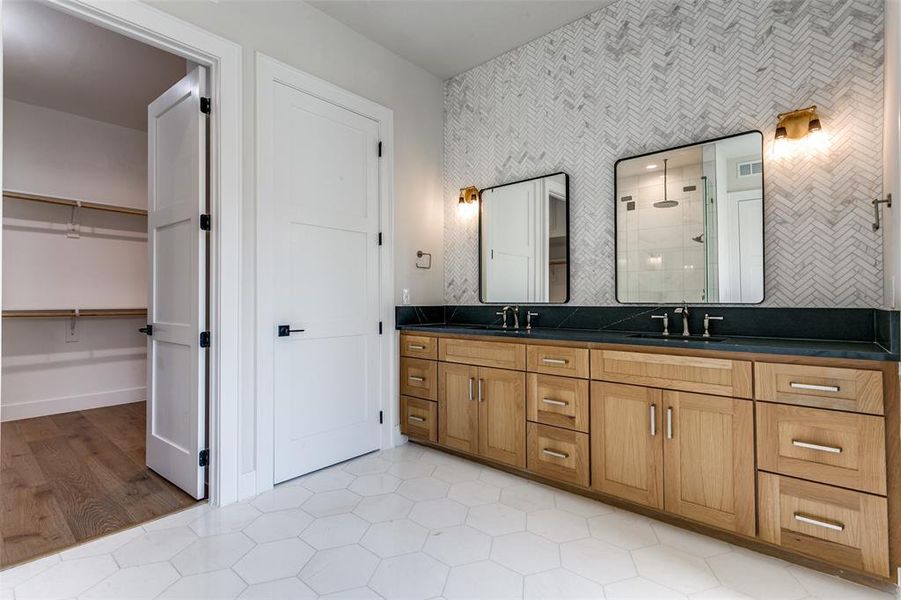 Furnished interior view inside a new home in , Grapevine (Image 11).