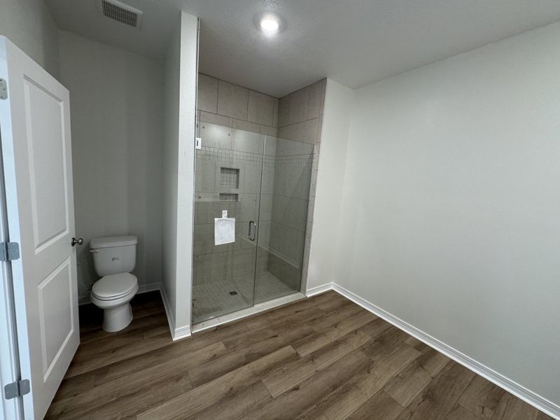 Spacious, unfurnished interior of a new home in Seminole Bend, Pensacola (Image 5).
