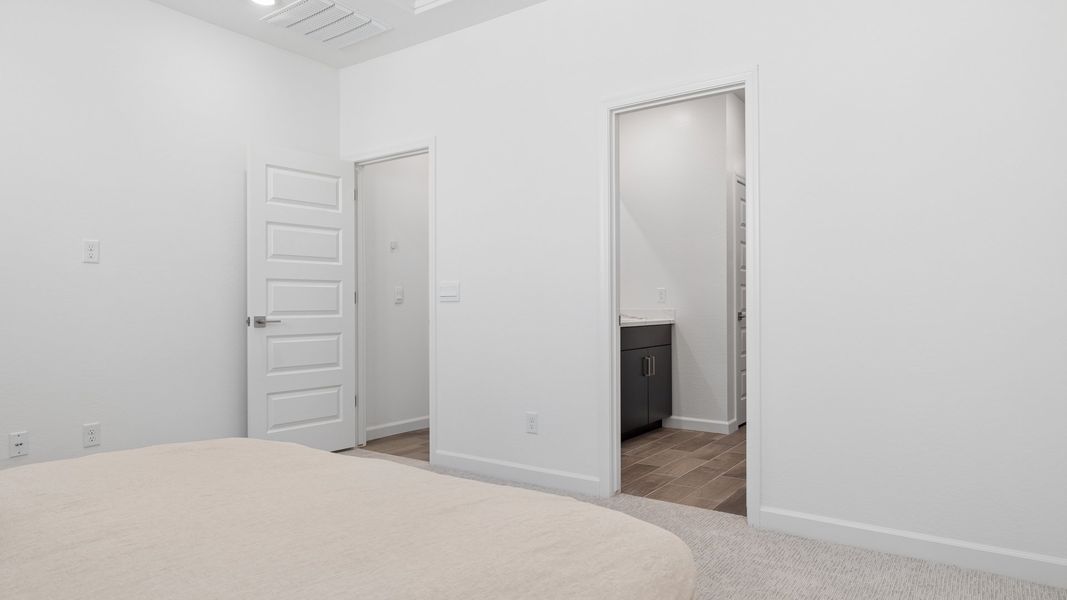 Spacious, unfurnished interior of a new home in The Buttes at Mystic, Peoria (Image 20).