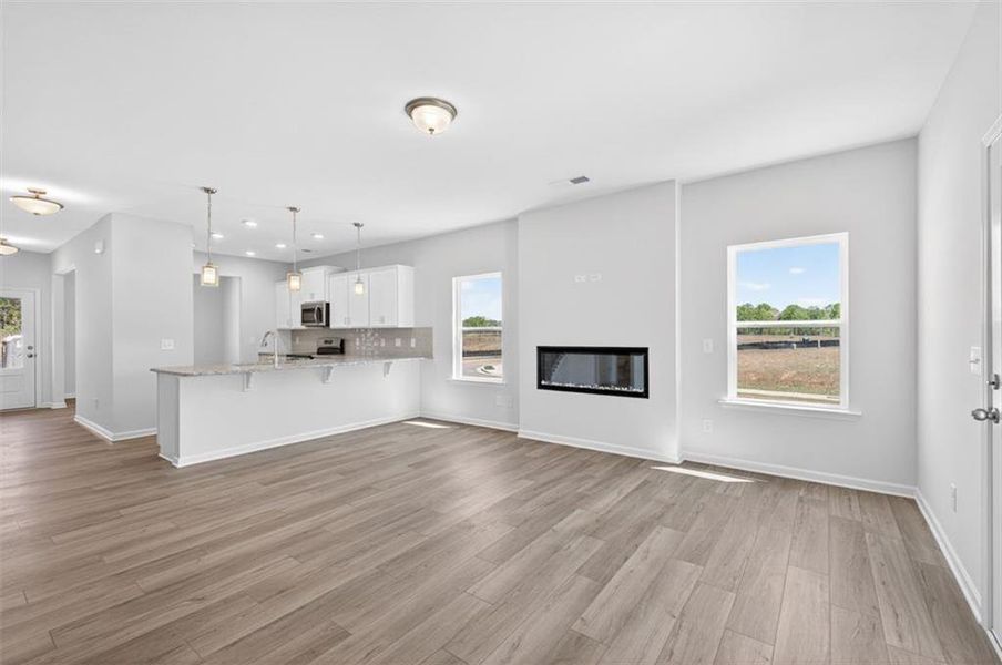 Spacious, unfurnished interior of a new home in Evergreen at Lakeside, Temple (Image 20).