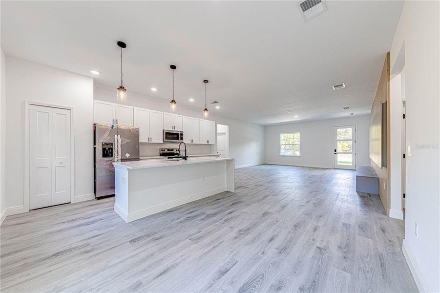 Spacious, unfurnished interior of a new home in , Citrus Springs (Image 29).