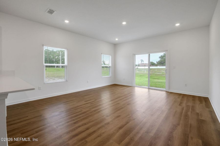 Spacious, unfurnished interior of a new home in , Jacksonville (Image 29).
