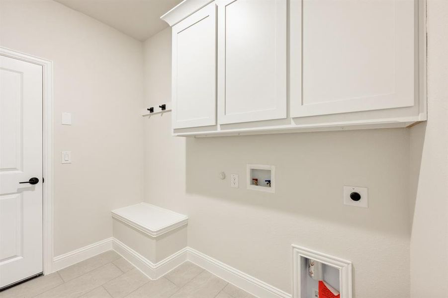 Furnished interior view inside a new home in Meadow Vista 60-65, Anna (Image 8). Furnished interior view inside a new home in Meadow Vista 60-65, Anna (Image 8).