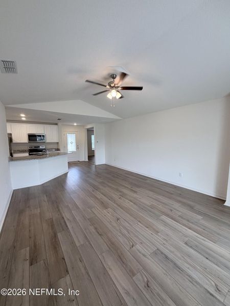 Spacious, unfurnished interior of a new home in Whisper Ridge, Hilliard (Image 8).