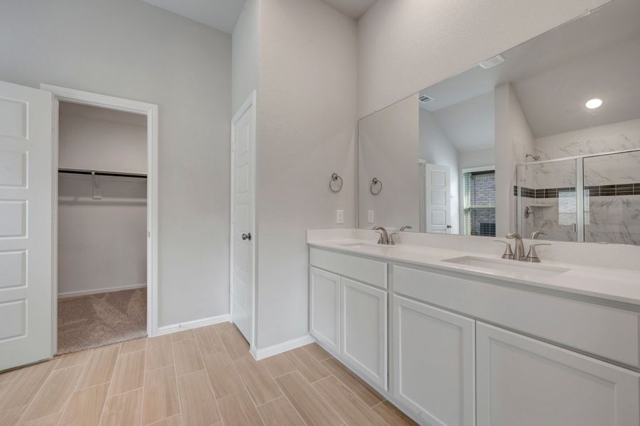 Owner's Bathroom Owner's Bathroom