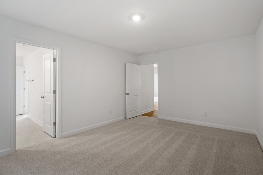 Spacious, unfurnished interior of a new home in Georgias Landing, Raleigh (Image 35).