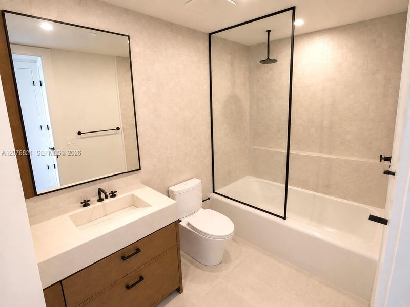 Third Queen Bed en suite Bath Third Queen Bed en suite Bath