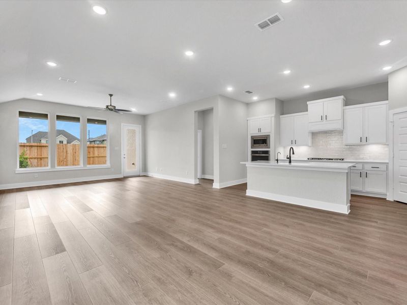 Spacious, unfurnished interior of a new home in Jubilee 50′, Hockley (Image 11).