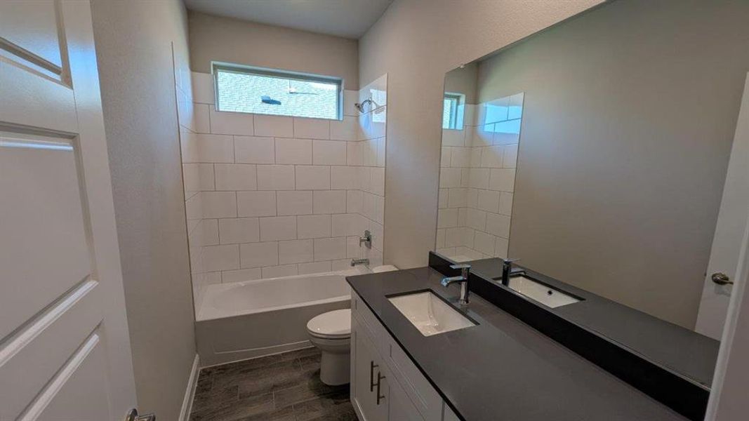 Furnished interior view inside a new home in Bella Vista, Granbury (Image 6). Furnished interior view inside a new home in Bella Vista, Granbury (Image 6).